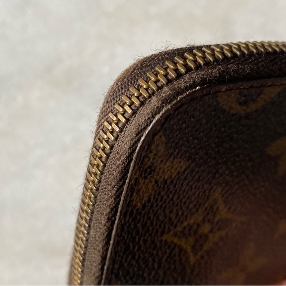 Louis Vuitton Monogram Zip Around Multicles 6 Key Holder - Picture 8 of 16